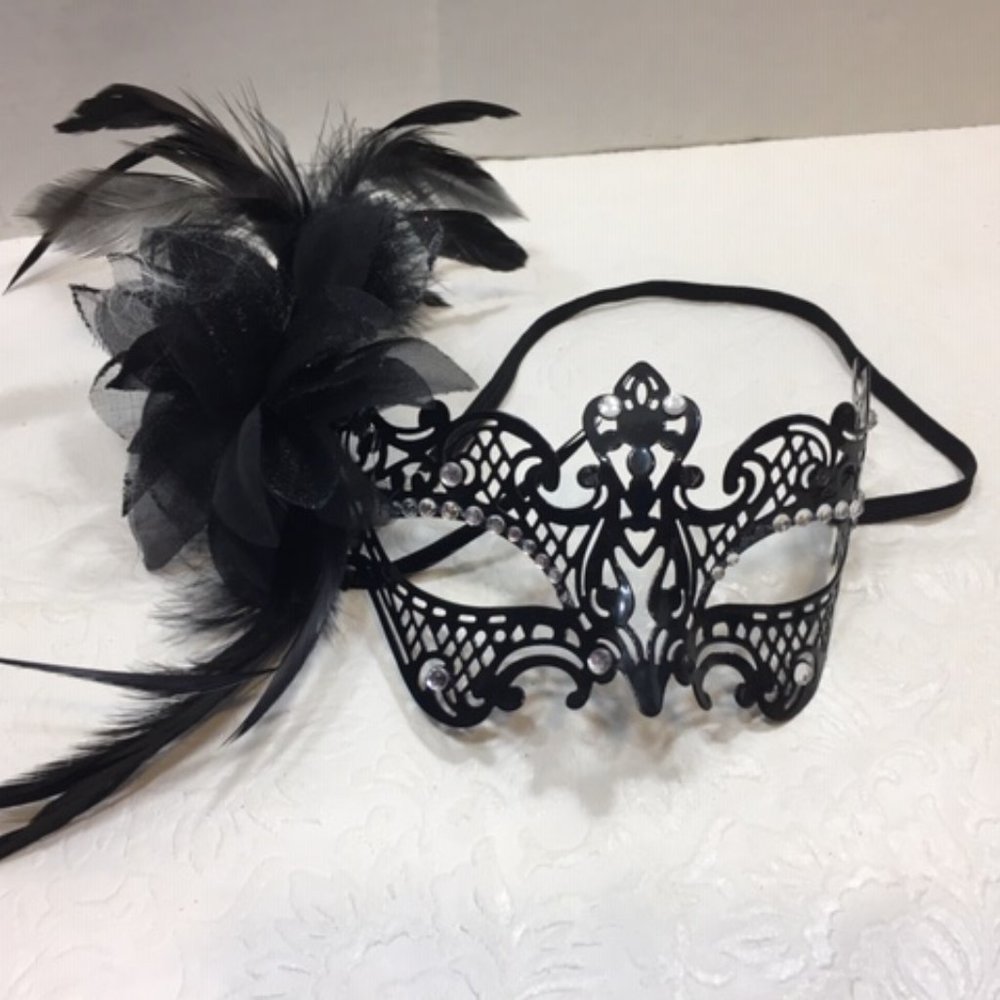 Black Metal Filigree Victorian Eye Mask w/Rhinestones Feather Costume Novelty SM